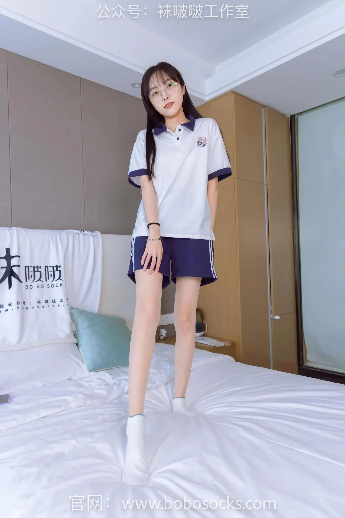 [BoBoSocks袜啵啵]NO.118 稚予-运动鞋、白棉袜、肉丝、踩小熊玩偶 [140P]插图4